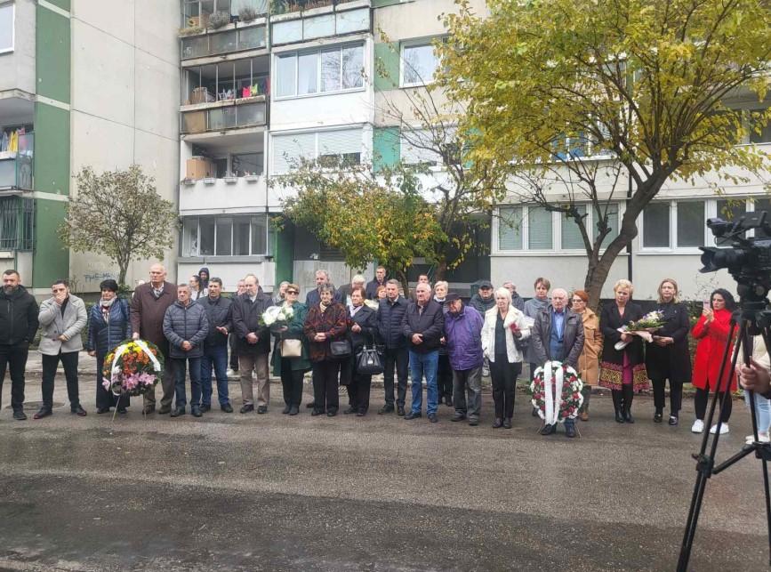 Veliki broj građana došao da oda počast žrtvama - Avaz