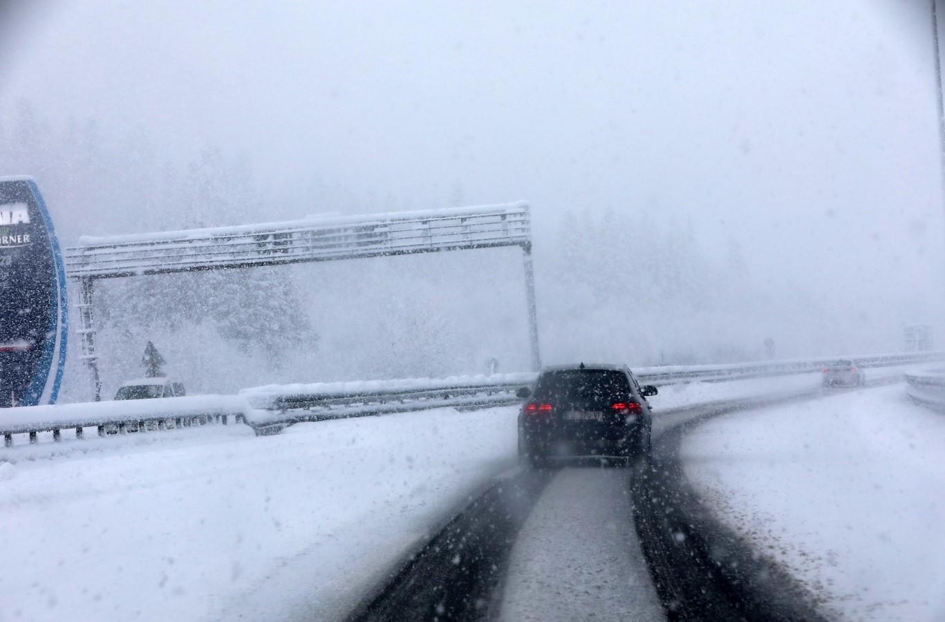 Jak snijeg na autocesti Rijeka - Zagreb jučer - Avaz