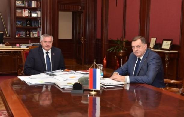 Dodik predao Viškoviću palicu za sastav nove Vlade RS