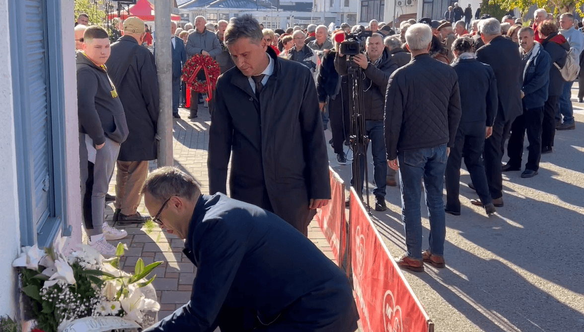 Fadil Novalić izviždan u Mrkonjiću - Avaz