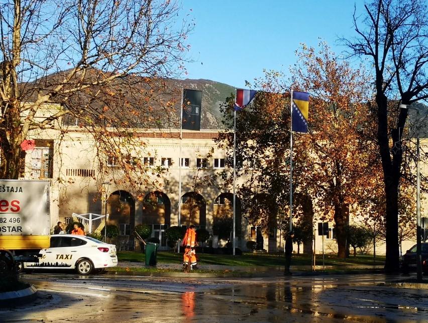 U Mostaru bilo haotično, stabla se obrušavala na automobile