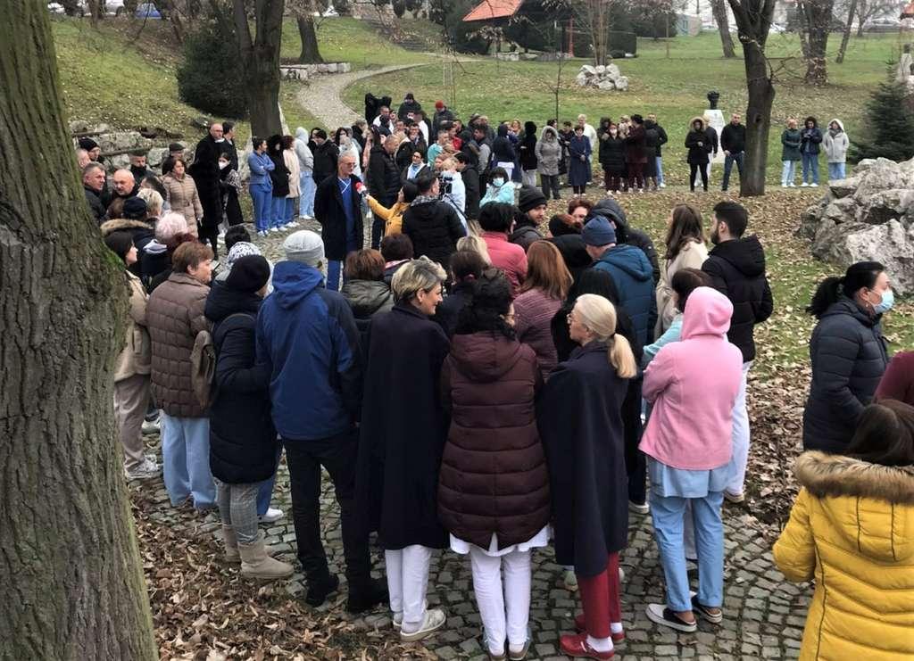 Zdravstveni radnici iz Tuzlanskog kantona sutra stupaju u generalni štrajk