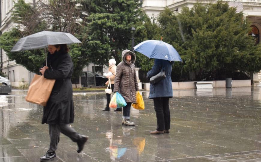 Pretežno oblačno vrijeme, na planinama se očekuje snijeg