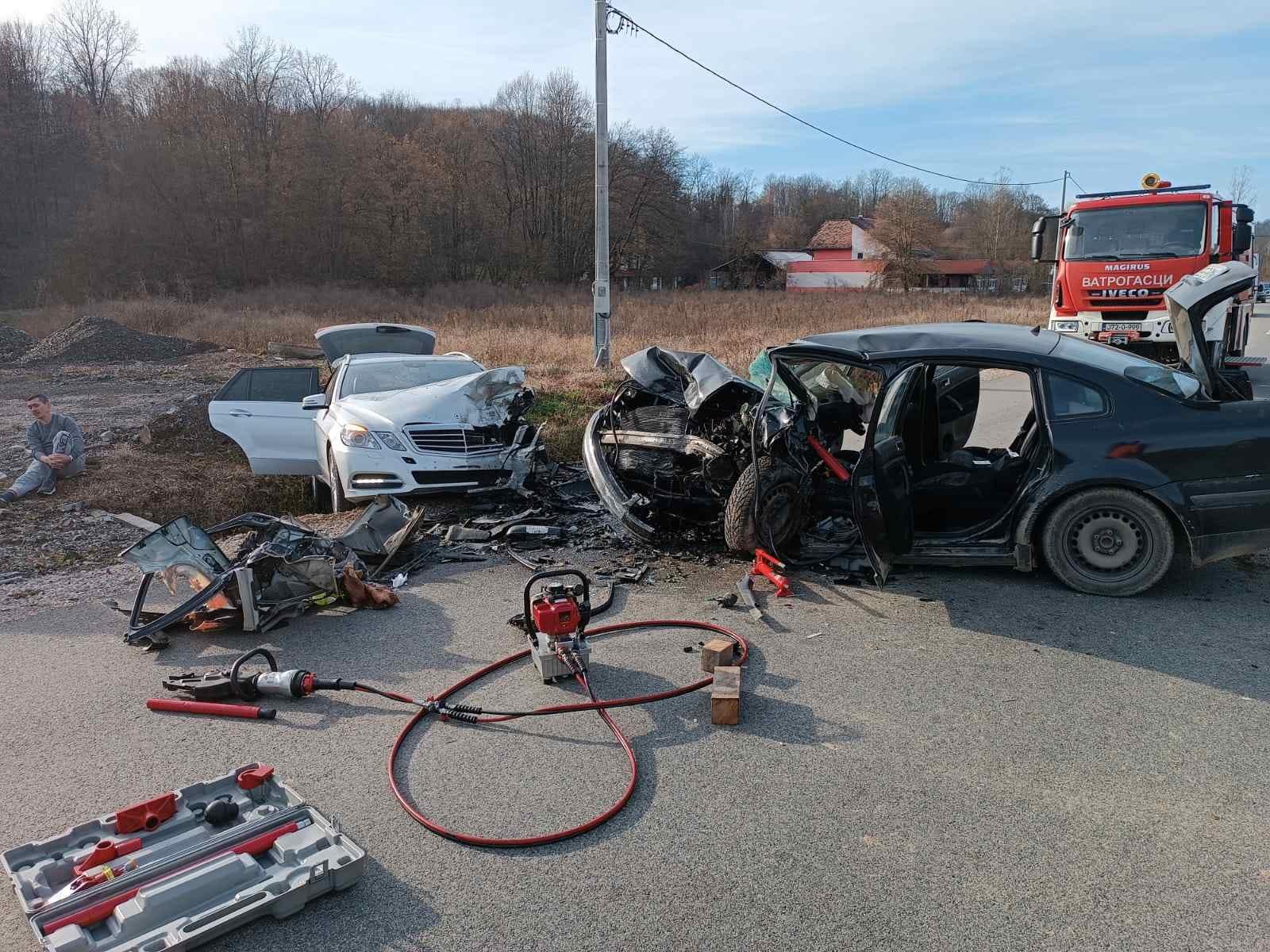 Zbog nesreće intervenirali vatrogasci - Avaz