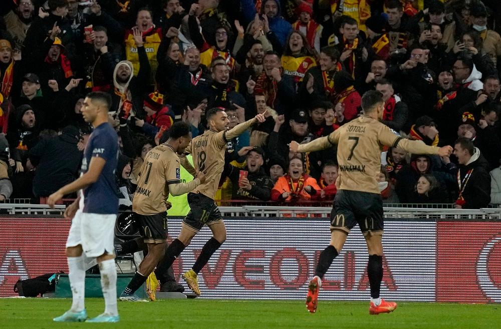 Lens trenutno ima 40 bodova, samo četiri manje od vodećeg PSG-a - Avaz