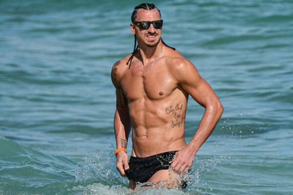 Zlatan zaludio djevojke snimcima sa plaže, a jedna se baš izdvojila komentarom