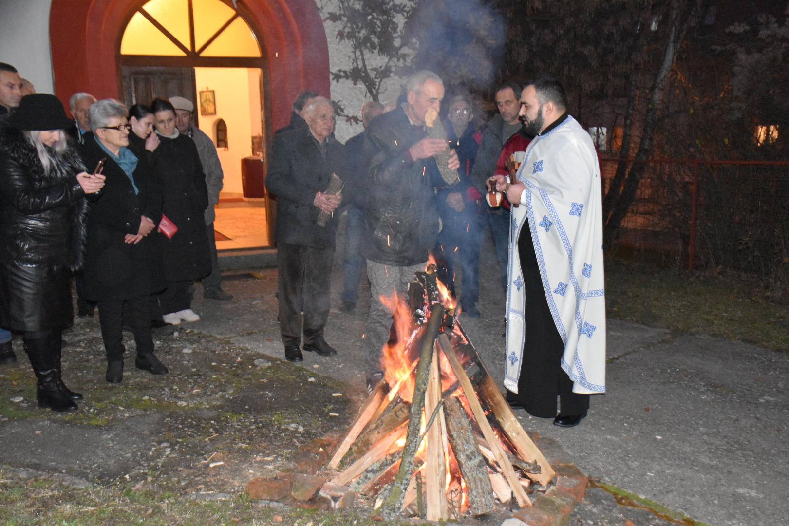 Zapaljen Badnjak u Goraždu - Avaz