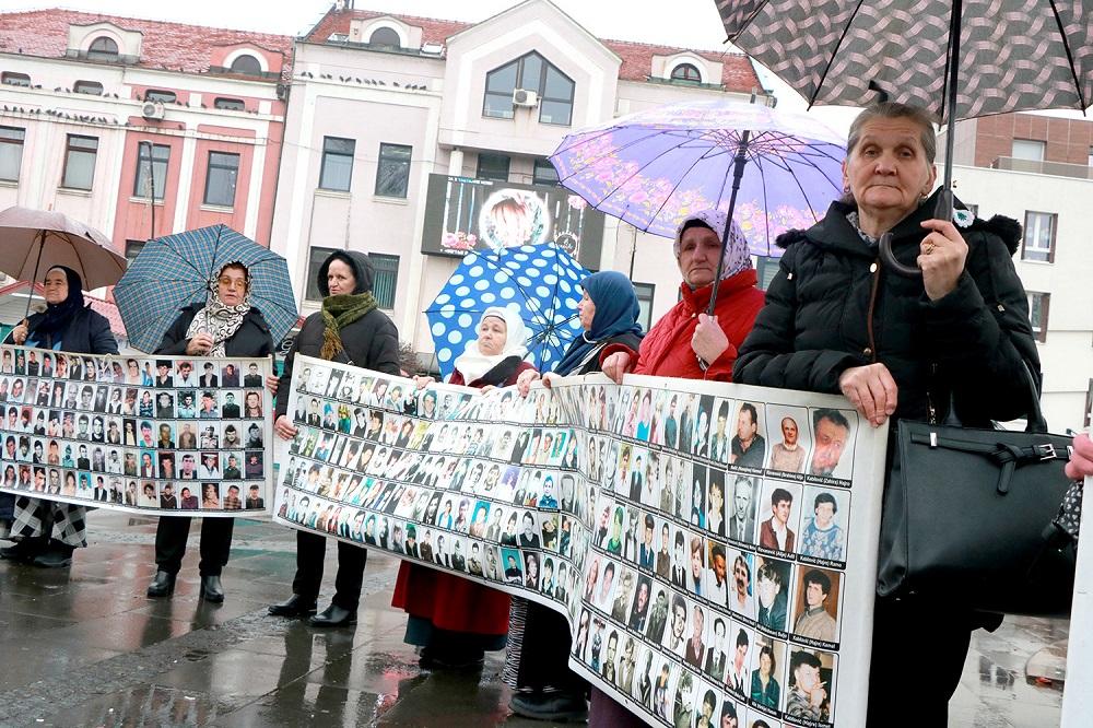 Sa mirnog okupljanja majki i žena Srebrenice - Avaz