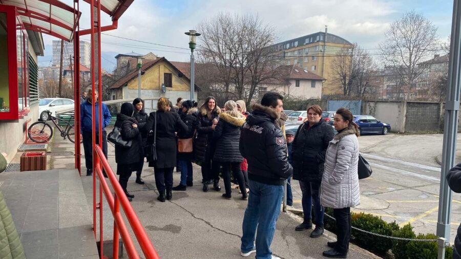 U Zenici održani mirni protesti: Skoro 3.000 osoba nije dobilo jednokratnu pomoć od 100 KM