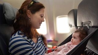 Putujete avionim sa bebom: Evo šta bi trebalo da znate