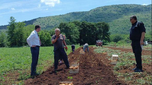 Tokom posjete Zapadnohercegovačkom kantonu  - Avaz