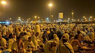 Više od hiljadu hadžija umrlo zbog vrućine, Saudijske vlasti ih sahranjuju