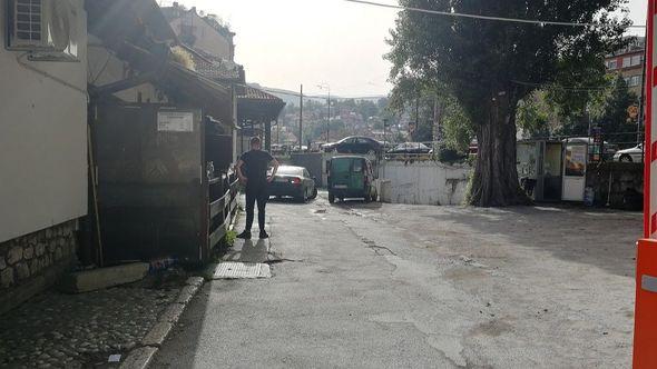 Parking na Baščaršiji gdje se desila pucnjava - Avaz