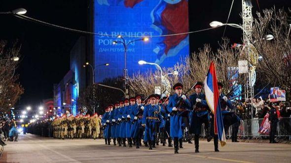 Svečani defile - Avaz