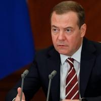 Medvedev: Slanje više zaliha američkog oružja znači da će Ukrajina goriti