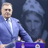 Na obilježavanju "Oluje" u Prijedoru dok je Dodik govorio u pozadini bila fotografija protjerane žene iz Žepe 