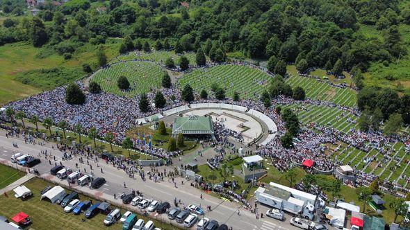 Sa lica mjesta u Srebrenici  - Avaz