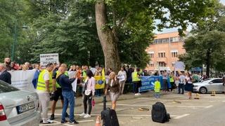 Sindikat radnika u zdravstvu najavio proteste: Dok pacijenti umiru, direktor povećao plaću za 30 posto