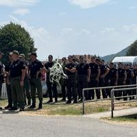 Sahrana ubijenog policajca: "Spremao se čiko za tvoju svadbu, a sada se spremam da te vidim posljednji put"