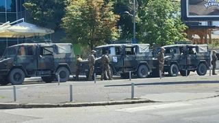 U centru Bijeljine bilo parkirano više vozila EUFOR-a: Bijeljinci ih posmatrali u čudu