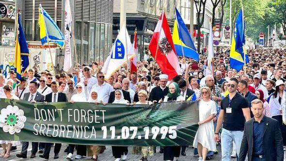 Veliki broj građana u Maršu mira u Beču povodom 28 godišnjice genocida u Srebrenici - Avaz