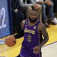 Lebron Džejms ušao u historiju igrajući u NBA ligi i kao tinejdžer i kao 40-godišnjak