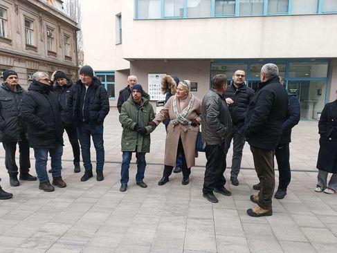 Mještani Širokače se okupili ispred Općine Stari Grad - Avaz