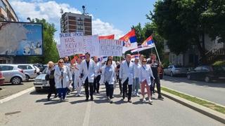 Medicinski radnici na čelu protestne šetnje na sjeveru Kosova