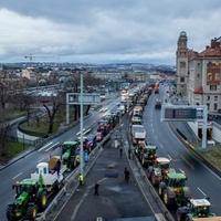 U Češkoj protesti poljoprivrednika, traktorima blokirali centar Praga