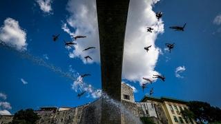 Pogledajte spektakularni masovni skok sa Starog mosta