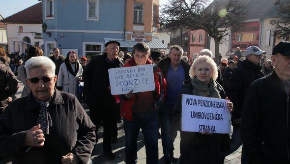 S protesta penzionera u Tuzli - Avaz