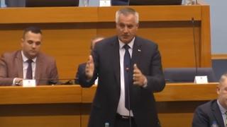 Šokantan govor Viškovića: Izvrtao riječi Salkića, tvrdio da je priznao da su u Srebrenici sahranjeni živi ljudi