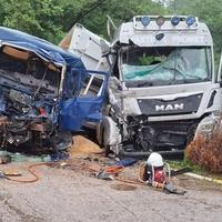 Više osoba povrijeđeno u sudaru dva teretna vozila i automobila