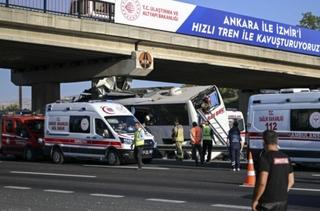 Stravična nesreća u Turskoj: Najmanje devet mrtvih nakon udara autobusa u stub mosta  