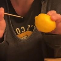 Trik za cijeđenje limuna oduševio internet: Nema nereda ni ulijepljenih ruku