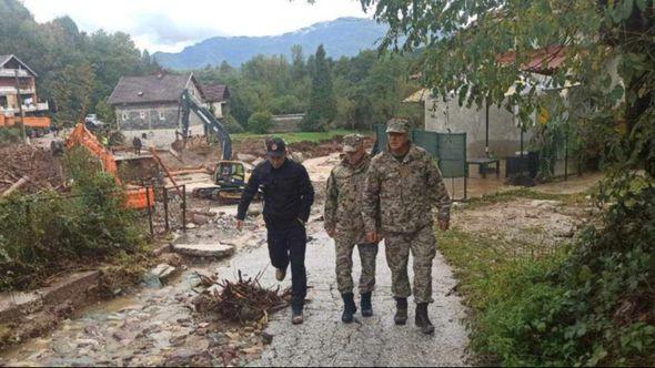 Pripadnici OSBiH pomažu u mjestima koje su pogodile poplave - Avaz