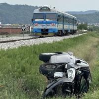 Teška nesreća u komšiluku: Voz naletio na auto, ima povrijeđenih