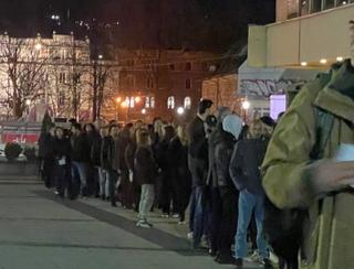 Veliki interes za spektakl Brusa Dikinsona, redovi pred Skenderijom