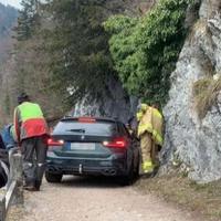 Vjerovao navigaciji: Vozač BMW-a ostao zaglavljen na planinskoj stazi