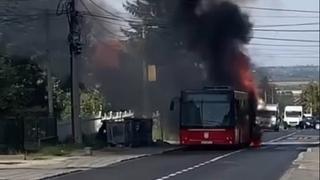 Zapalio se autobus u Beogradu: Vatra progutala cijeli zadnji dio 