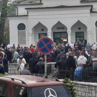 Klanjan bajram-namaz u 41 prepunoj džamiji na području MIZ-e: Prepuna Ahmed-pašina i njen harem