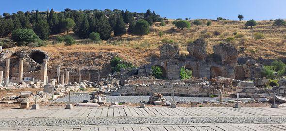Domicijanov hram   - Avaz