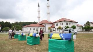 Tabuti u Memorijalnom centru: Uskoro će vječiti smiraj naći Alija Forić, Badema Musić, Nazif Musić i Enver Alji