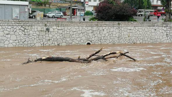 Miljacka u porastu - Avaz