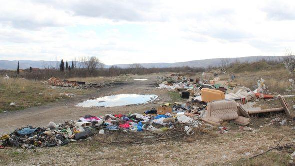 U blizini Neretve: Deponija kod Avijatičarskog mosta  - Avaz