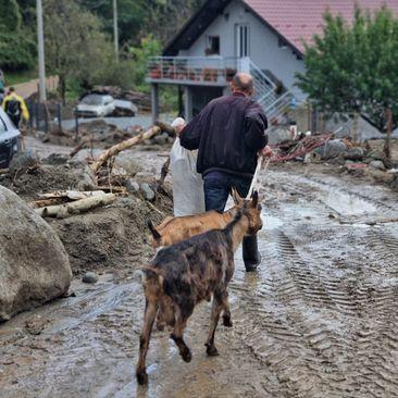 mještani spašavaju šta im je ostalo - Avaz