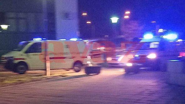 Policija i Hitna ispred Doma zdravlja Ilidža - Avaz