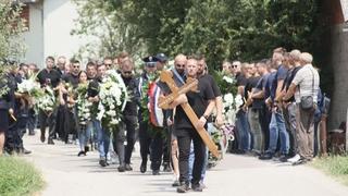 Tužna kolona išla od kuće ubijenog policajca prema groblju: Odlazi na vječni počinak