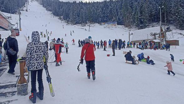 Zimska idila na Ravnoj planini - Avaz