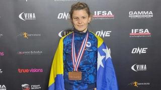 Zejna Krantić ogrnuta zastavom BiH do bronzane medalje na dalekom Tajlandu